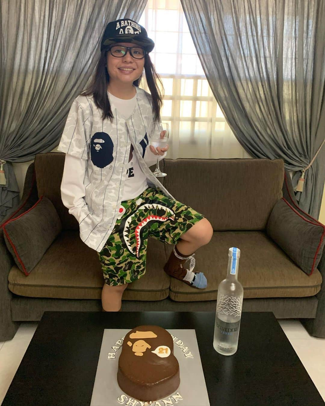 エイコンのインスタグラム：「Lit for G Day!🔥 Going ape shit🦍 despite the quarantine and all the craziness going on in the world right now! Praying for my folks in the States, stay safe!🇺🇸 Ya’ll already know I’m down with my people✊🏽✊🏿 @bape_us #ABathingApe #Bape #GDay #21 #21stBirthday」