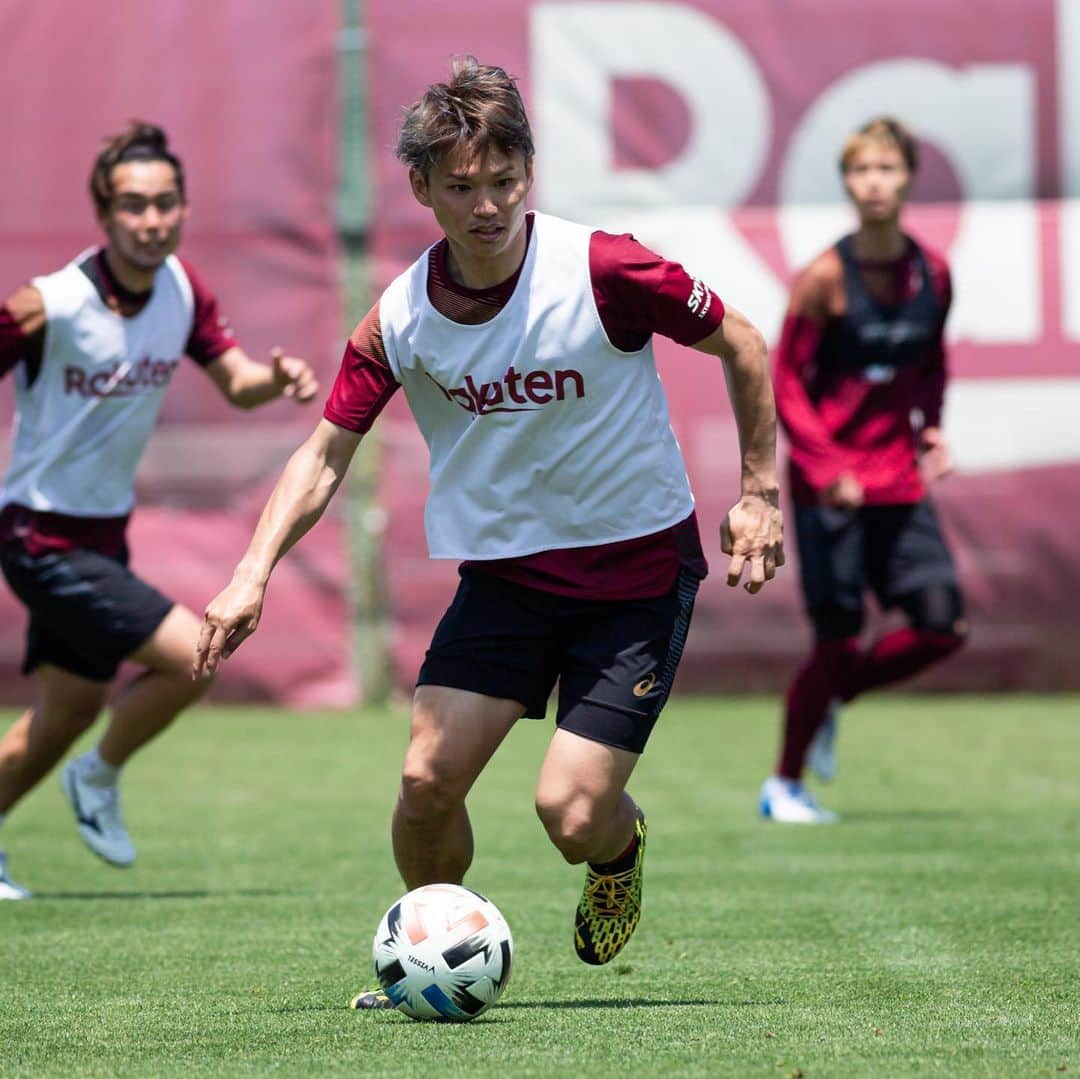 ヴィッセル神戸さんのインスタグラム写真 - (ヴィッセル神戸Instagram)「火曜日の練習☀️😄 Tuesday Training ☀️😄 .  #vissel #visselkobe #ヴィッセル #ヴィッセル神戸 #Kobe #神戸 #WeAreKobe #KobeForeverForward #一致団結 #JLeague #Jリーグ」6月2日 15時43分 - visselkobe