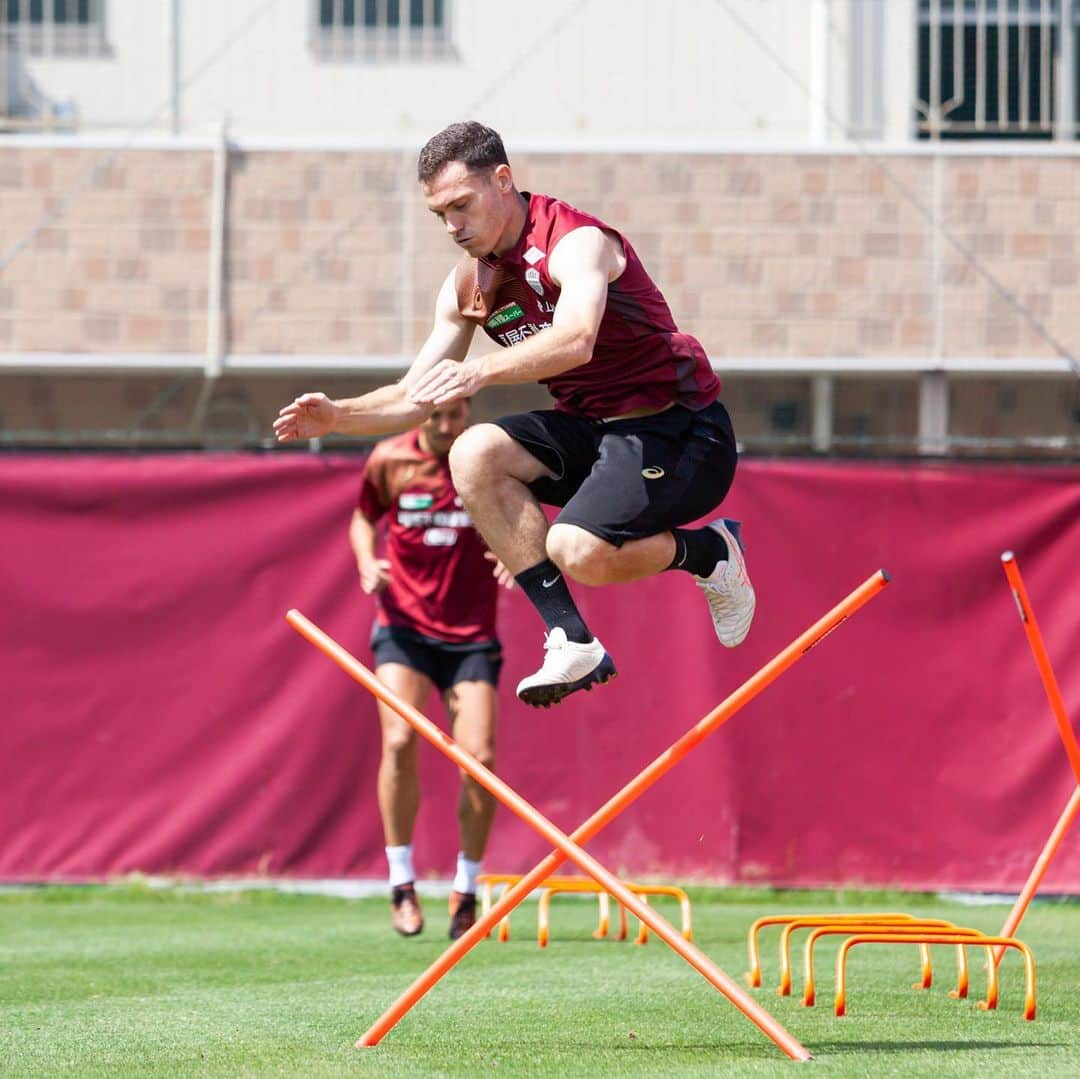 ヴィッセル神戸さんのインスタグラム写真 - (ヴィッセル神戸Instagram)「火曜日の練習☀️😄 Tuesday Training ☀️😄 .  #vissel #visselkobe #ヴィッセル #ヴィッセル神戸 #Kobe #神戸 #WeAreKobe #KobeForeverForward #一致団結 #JLeague #Jリーグ」6月2日 15時43分 - visselkobe