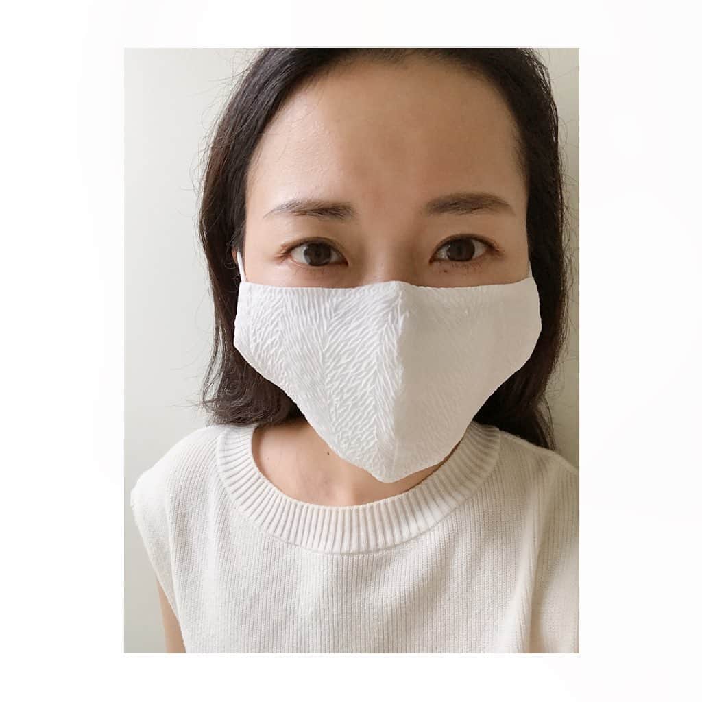 徳重杏奈さんのインスタグラム写真 - (徳重杏奈Instagram)「💠﻿ きょうはこのマスク ﻿ ﻿ 名古屋市緑区 #有松 の﻿ #山上商店 で販売されている﻿ 絞りのマスク﻿ ﻿ わたしがよくインスタに投稿している﻿ #有松絞り のブランド﻿ @cucuri.shibori も﻿ この山上商店に置かれています。﻿ ﻿ 夏仕様のマスク﻿ 見た目も涼し気ですよね🎐﻿ ﻿ ストックしてある使い捨てマスクを﻿ 使わなくて済むので助かります。﻿ ﻿ ﻿ ﻿ #布マスク #絞りマスク #夏マスク #姪っ子 #エコバッグ #pleco #knaplus #名古屋 #メーテレ #アナウンサー #メーテレアナウンサー #徳重杏奈 #ootd #studious」6月2日 16時02分 - anna.tokushige