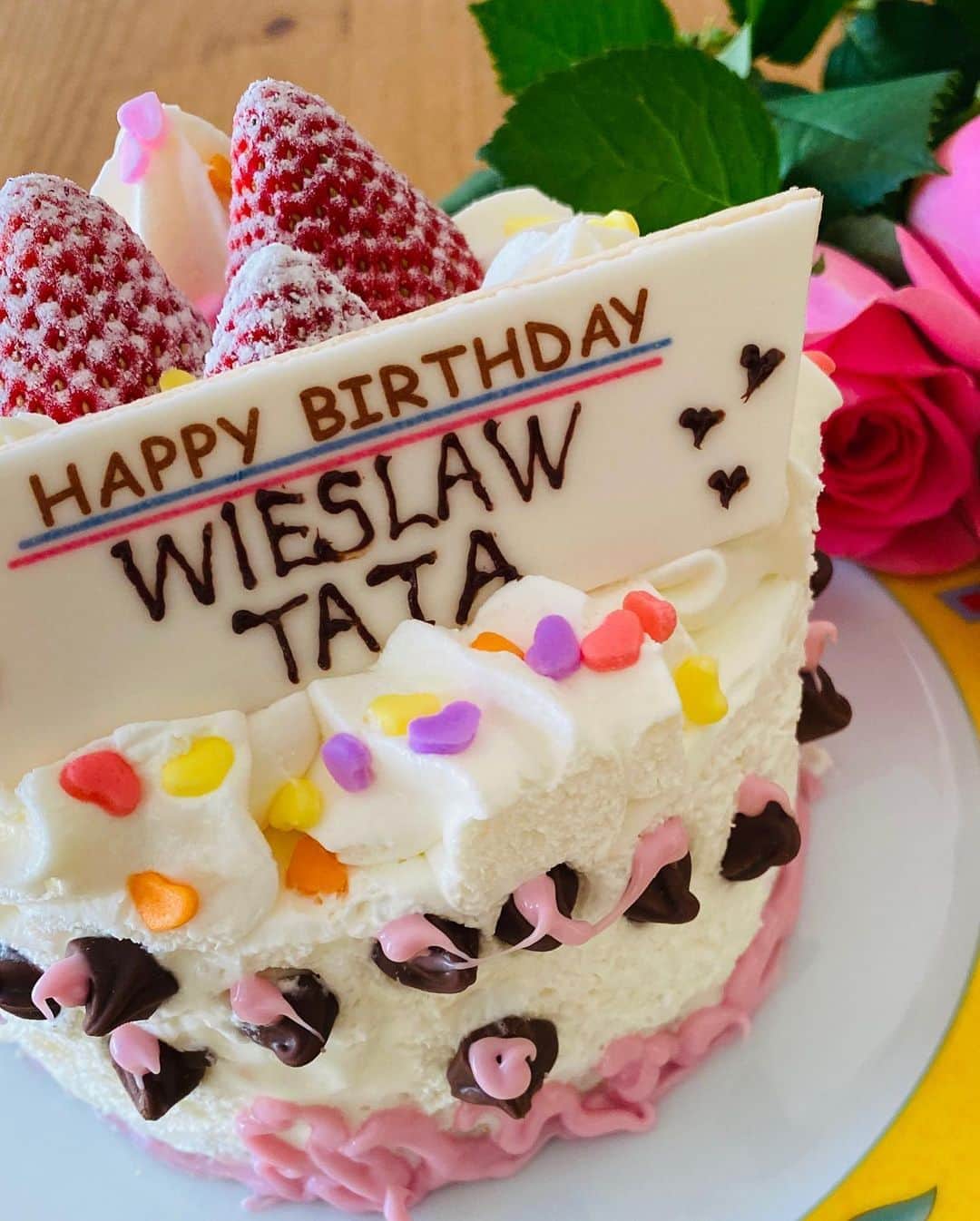 中村祥子さんのインスタグラム写真 - (中村祥子Instagram)「Sto lat🎉💝Happy birthday Tata Wieslaw😆💖 @wieslaw_dudek  wish you a lot of healthy &happiness ✨✨Love you from Shoko&Joel🌼🌼😆❤️#おめでとう🎉 #息子どうしてもデコレーションしたがる👦🏻#シンプルなショートケーキを購入して😋⭐️」6月2日 16時13分 - shoko_officialpage