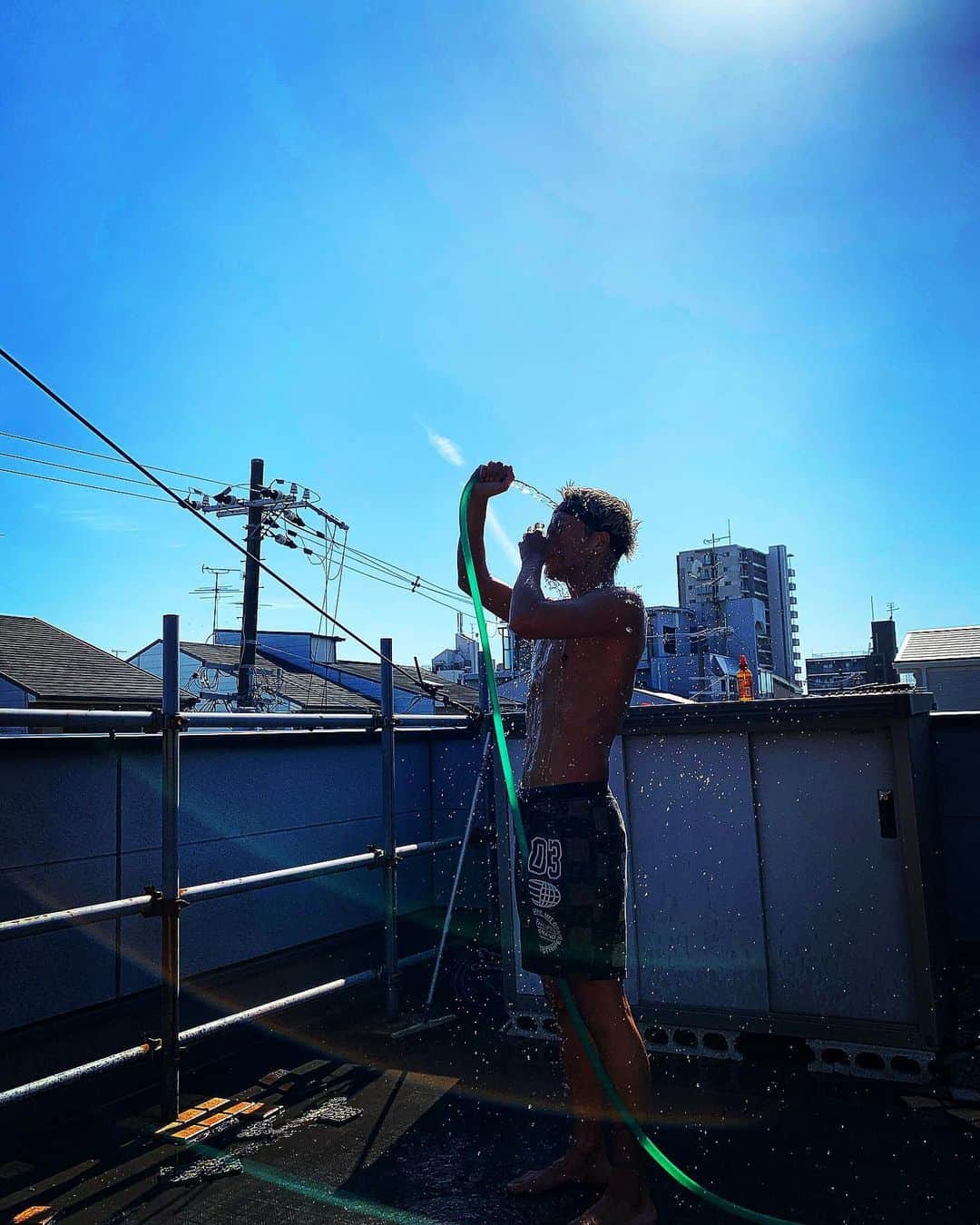 のインスタグラム：「. . .  #屋上練習 #水冷たすぎて過呼吸なった #でも気持ちよかった #ついでに天サロもした #気持ちよかった #地面暑くて足火傷仕掛けた #気持ちよかった #やっぱ夏がいいわ #コロナうざいんじゃボケ」
