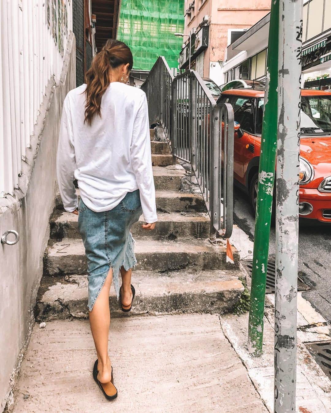 のインスタグラム：「不戴口罩的那些日子 . . .  #style #love #beautiful #currentlywearing #lookbook #wiwt #whatiwore #whatiworetoday #ootdshare #outfit #clothes #wiw #mylook #fashionista #todayimwearing #instastyle #instafashion #outfitpost #fashionpost #todaysoutfit #fashiondiaries #hongkong #ファッション #カジュアルコーデ」