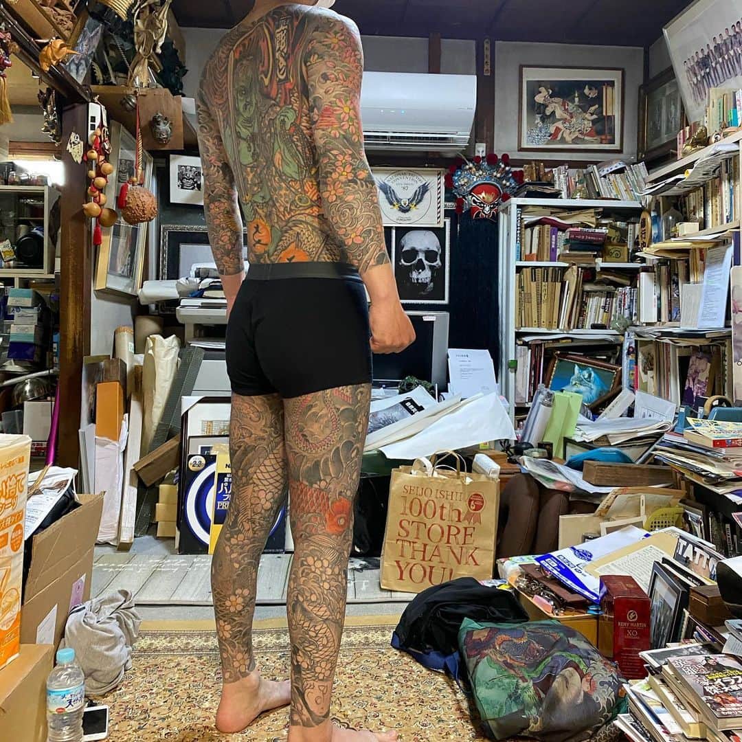 中野義仁さんのインスタグラム写真 - (中野義仁Instagram)「inprogress 👌day by day inspiration freehand work ‼️ #H2ocean #H2oceanproteam #officialh2ocean #instagra #traditional #freehand  #japan #art #artist #koi #artistmafia #friend #tattoos #tattooing #tattoomag  #inK #inkdmag #tattoomagazine #tattoos_of_instagram  #tattoolifemagazine #tattooenelgy #tattooinstagram #tattoomania #artistmafia #tattoocultur #tattoocomunity #carp #tattooculturmagazine #tattooare  @jessyentattoo @dennis_camsupply @yokohama_tattoo_museum @souryou @kiwamijewelry @horiyoshi3shop @taiwantattooconvention @horiyoshiy3_kaku」6月2日 16時55分 - horiyoshi_3