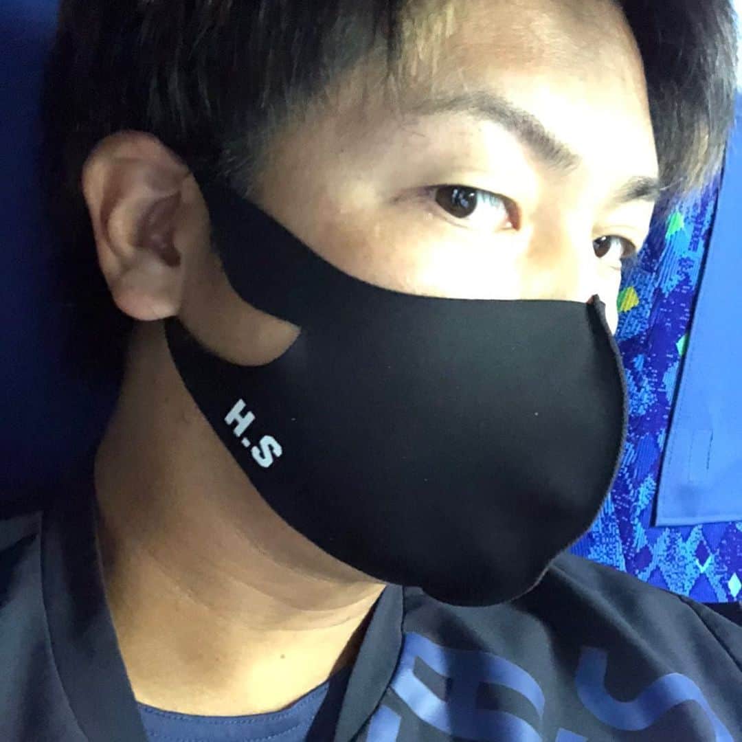 白崎浩之さんのインスタグラム写真 - (白崎浩之Instagram)「マスク頂きましたありがとうございます！ 皆さんもマスク付けて予防しましょ^_^ #@newschoolb 様ありがとうございます😊 #りょーたありがとう😊 #今日から対外試合外禁 #最初はTVからの応援よろしくお願いします！」6月2日 17時06分 - shirasaki_hiroyuki
