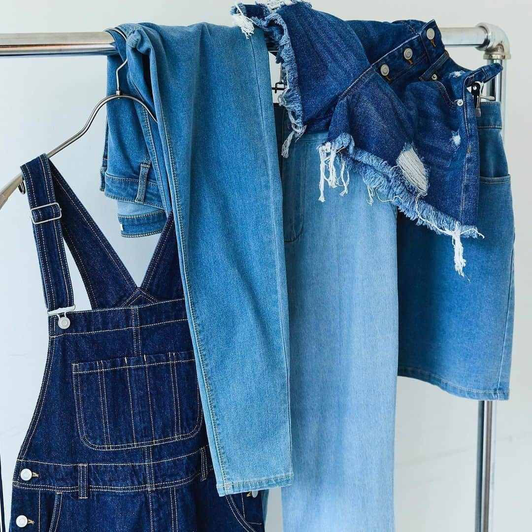 WEGOさんのインスタグラム写真 - (WEGOInstagram)「ㅤㅤㅤㅤㅤㅤㅤㅤㅤㅤㅤㅤㅤㅤㅤㅤㅤㅤ ✔︎denim item ¥2,199(tax in)〜 ㅤㅤㅤㅤㅤㅤㅤㅤㅤㅤㅤㅤ WEGOではパンツやスカート、オーバーオールなど様々なデニムアイテムをご用意◎ デイリーに使えて、この夏特におすすめです。 ㅤㅤㅤㅤㅤㅤㅤㅤㅤㅤㅤㅤㅤ #WEGO #ウィゴー #spring #summer #fashion #ladies #レディース #デニム #デニムパンツ #デニムスカート #デニムオーバーオール #オーバーオール #denim #pants #skirt」6月2日 17時14分 - wego_official