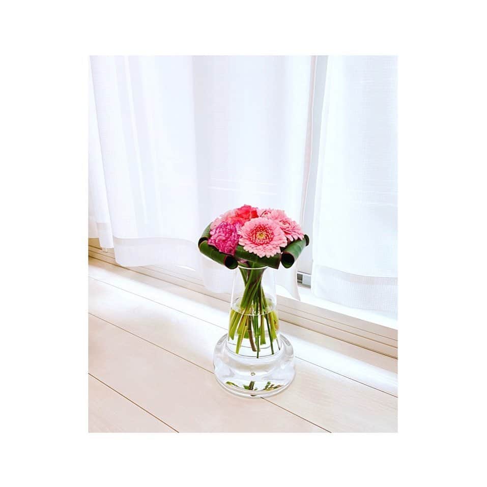 福井セリナさんのインスタグラム写真 - (福井セリナInstagram)「最近買ったばかりの花瓶にぴったりでハピハピが止まらない🥰」6月2日 17時17分 - serinafukui__