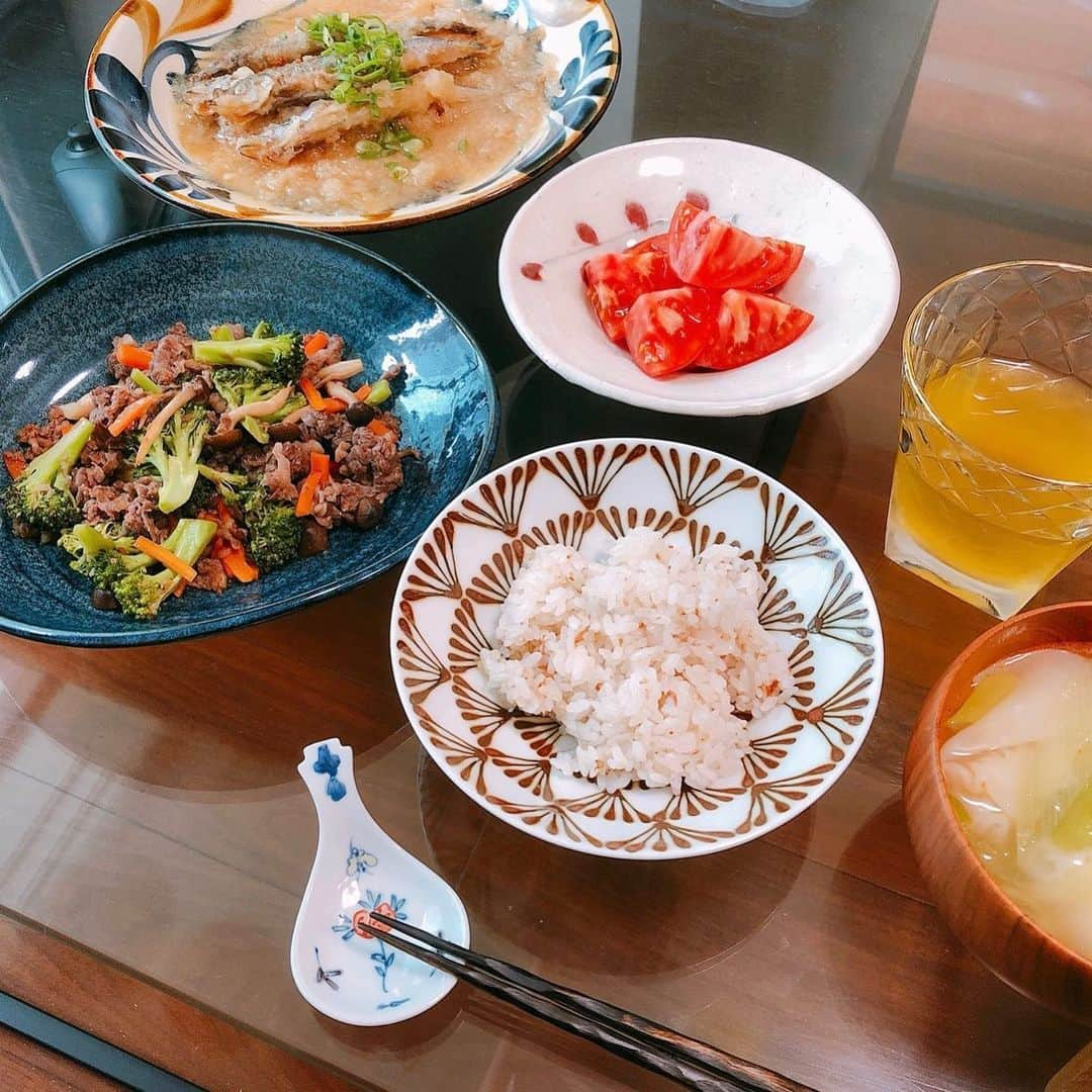 伊藤京子さんのインスタグラム写真 - (伊藤京子Instagram)「. 最近の夕食とランチ🍚 お昼は簡単に。 夜も一つ一つの調理は簡単にできるもので、なるべく色々な食材を使って🍅🥦🥕 . 今夜は何を食べようかなぁ〜🤤❤️ . #食べてる時と寝てる時が一番幸せ #伊藤のおうちごはん #家ごはん#おうちごはん」6月2日 17時22分 - kyoko_ito1128