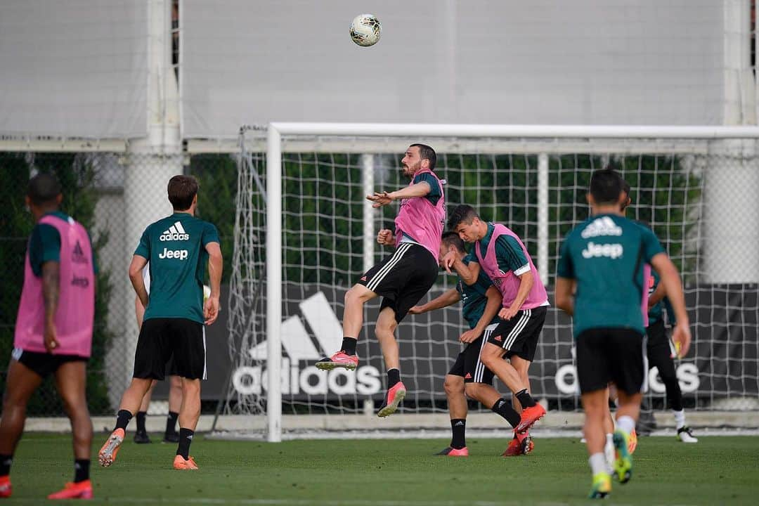 レオナルド・ボヌッチさんのインスタグラム写真 - (レオナルド・ボヌッチInstagram)「Working day after day 💪🏻#LB19 #FinoAllaFine」6月2日 17時33分 - bonuccileo19