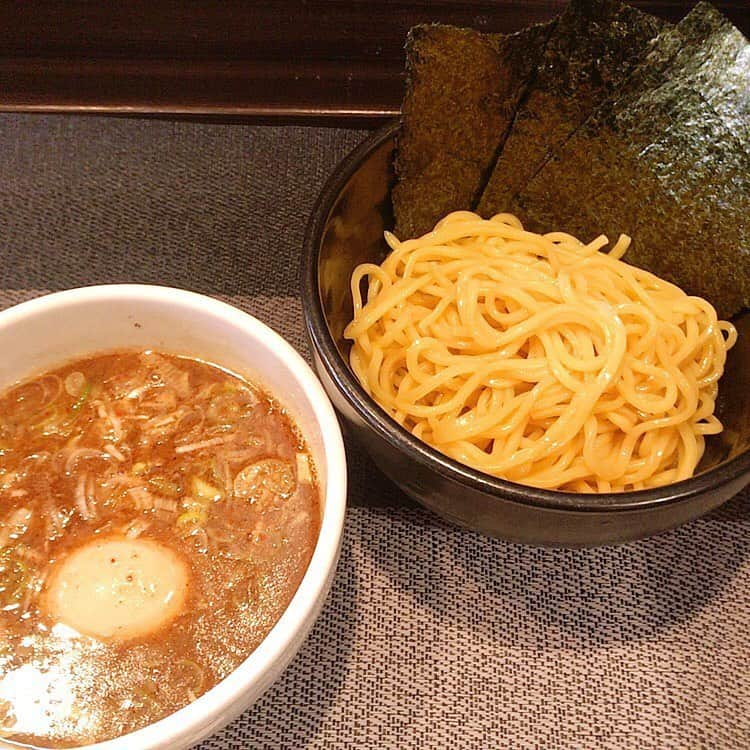 norimotoさんのインスタグラム写真 - (norimotoInstagram)「本日の賄い🍥  只今、人気ナンバー1です🍜  特製つけそば！ 980円 #特製つけそば #1 #本日 #そば #人気ナンバー #980円 #ナンバー #ランチ #料理 #食事 #ボウル #パスタ #食品 #ディナー #プレート #ソース #おいしい #野菜 #健康的 #肉 #レストラン #スープボウル #スパゲッティ #栄養 #調理 #食べる #トマト #スープ #グルメ #麺」6月2日 17時46分 - itadaki_noodle