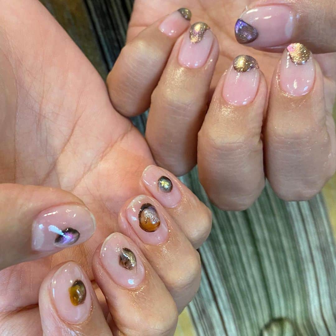 知念美加子さんのインスタグラム写真 - (知念美加子Instagram)「New nail 💅 ・ ・ ・ 可愛い可愛い可愛い❤️ やはりクリアベースが気分です。 角度や光で色が変わるの🔮 ・ お店もオシャレでテンションあがる❤️ ・ ・ ・ #nail #newnail #ちねんねいる」6月2日 17時38分 - chinenmikako