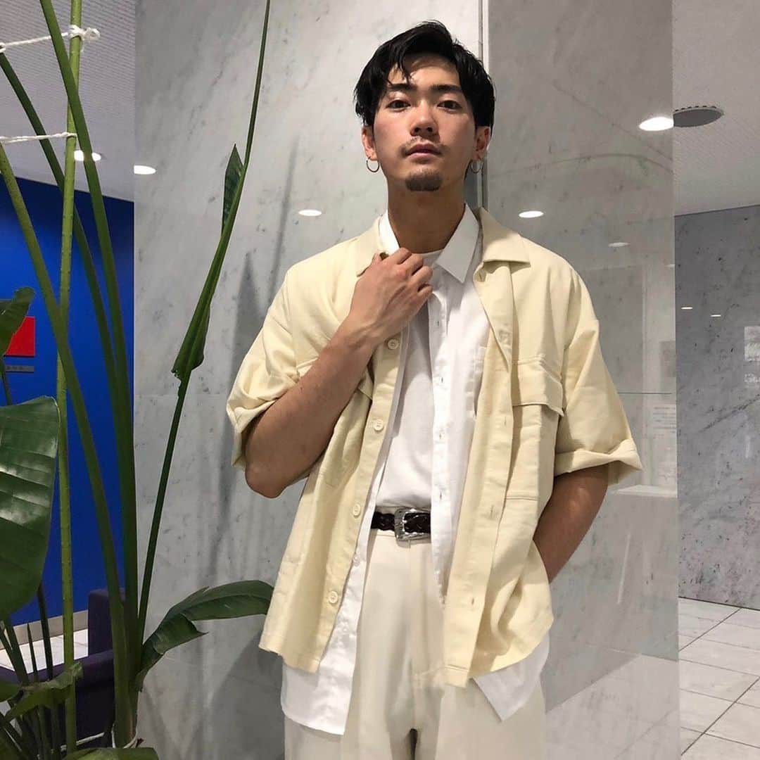 WEGOさんのインスタグラム写真 - (WEGOInstagram)「ㅤㅤㅤㅤㅤㅤㅤㅤㅤㅤㅤㅤㅤ -STAFF COLOR COORDINATE-﻿ “ホワイト”﻿ 今季注目のオールホワイトコーデ。 小物を黒で締めてあげれば、実は意外と挑戦しやすいカラーです。 　ㅤㅤㅤㅤㅤㅤㅤㅤㅤㅤㅤㅤㅤㅤㅤㅤㅤㅤ ✔︎linen mix CPO shirt ¥3,299(tax in)﻿ size:M,L﻿ ✔︎stretch broad shirt ¥2,199(tax in)﻿ size:S/M/L/XL ✔︎drop shoulder T-shirt ¥2,199(tax in)﻿ size:M/L ✔︎flare slacks ¥4,399(tax in)﻿ size:M/L ﻿ Staff:Yuta Saitou(仙台店)﻿ size:177cm﻿ @yu__sai ﻿ ﻿ #WEGO #ウィゴー #mens #メンズ #staff #カラーコーデ #ホワイト #オールホワイト」6月2日 17時38分 - wego_official