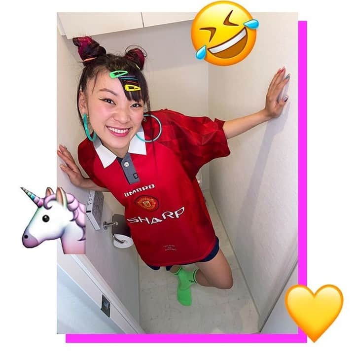 のインスタグラム：「💖💝コラボ🌈🦄⠀ 超人気YouTuber芸人フワちゃんがサッカーキングにまさかの登場！！💥　サッカーユニフォームをかわいく着こなしてくれました🌈✨⠀ 他のコーデやフワちゃんの着こなしレクチャーが読めるコメントはサッカーキングのWeb記事でチェック👀ストーリーをスワイプしてね👆🙏 #soccer #football #ManchesterUnited #PremierLeague #soccerking #マンチェスターユナイテッド #プレミアリーグ #フワちゃん #フワちゃんコーデ #ユニフォーム #ユニフォーム女子 #ユニフォームコーデ #ファッション #サッカー #サッカー女子 #サッカーキング」