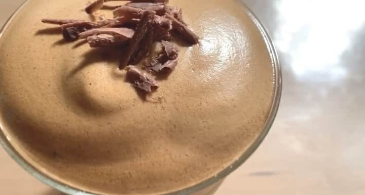 のインスタグラム：「☕️﻿ ﻿ ダルゴナコーヒー作ったんだけどね﻿ ﻿ 必死すぎて﻿ せっかく動画作ろう〜♪って撮ってたのに﻿ ﻿ 1番肝心な混ぜてる動画を撮るの忘れたの。﻿ ﻿ そゆ時もあるよね。﻿ 編集の技術全然ないけど﻿ 違和感もないよね、いいよね。﻿笑 ﻿ うん。またなんかこういう動画作ろっかな☻﻿ ﻿ ﻿ #coffee#cafe#latte#ice#hot#cafetime#milk#ダルゴナコーヒー#おうち時間#動画編集#普通##美味しい#コーヒー#ラテ#カフェ#甘党#ミルク#カフェラテ#커피#카페#라떼#취미」