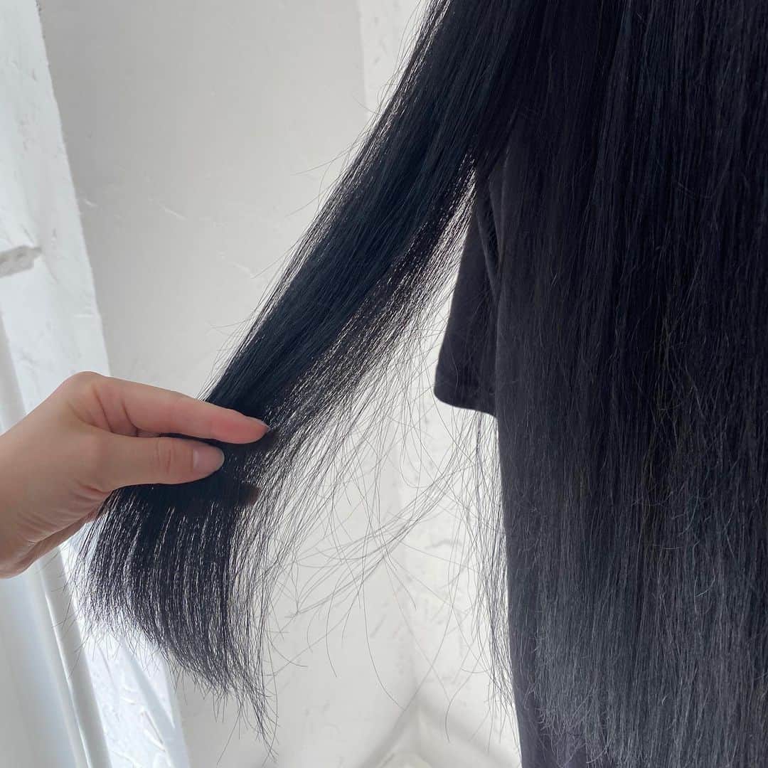 夏目璃乃さんのインスタグラム写真 - (夏目璃乃Instagram)「・ ・ New Hair⸜❤︎⸝‍ ・ ・ ブルーブラックです！ 普段は黒髪に近いんだけど、ネイビーっぽくてすっごく可愛いの🥺💖 ・ 担当してくださったのは @prize_yone さんです⸜❤︎⸝‍ ありがとうございました✨ ・  #夏目璃乃 #髪色 #染めた #ヘアカラー #ブルーブラック #ロングヘア #可愛い #イメチェン」6月2日 18時33分 - natsume_rino