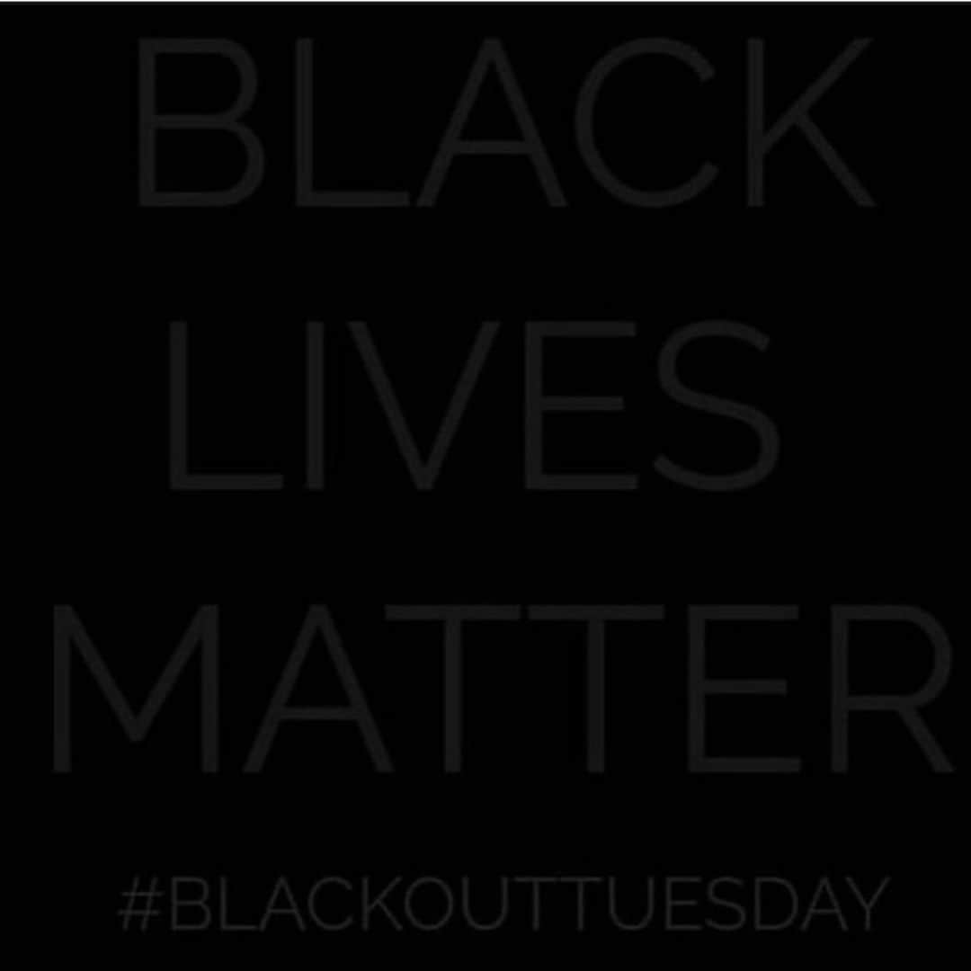 ザイヤ・ブルックサイドのインスタグラム：「#blackouttuesday」