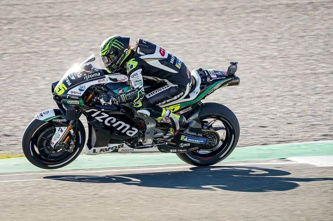 カル・クラッチローのインスタグラム：「It just looks good 🔥 🔥 🔥  @lcr.team @monsterenergy @hjchelmets @alpinestars @motogp」