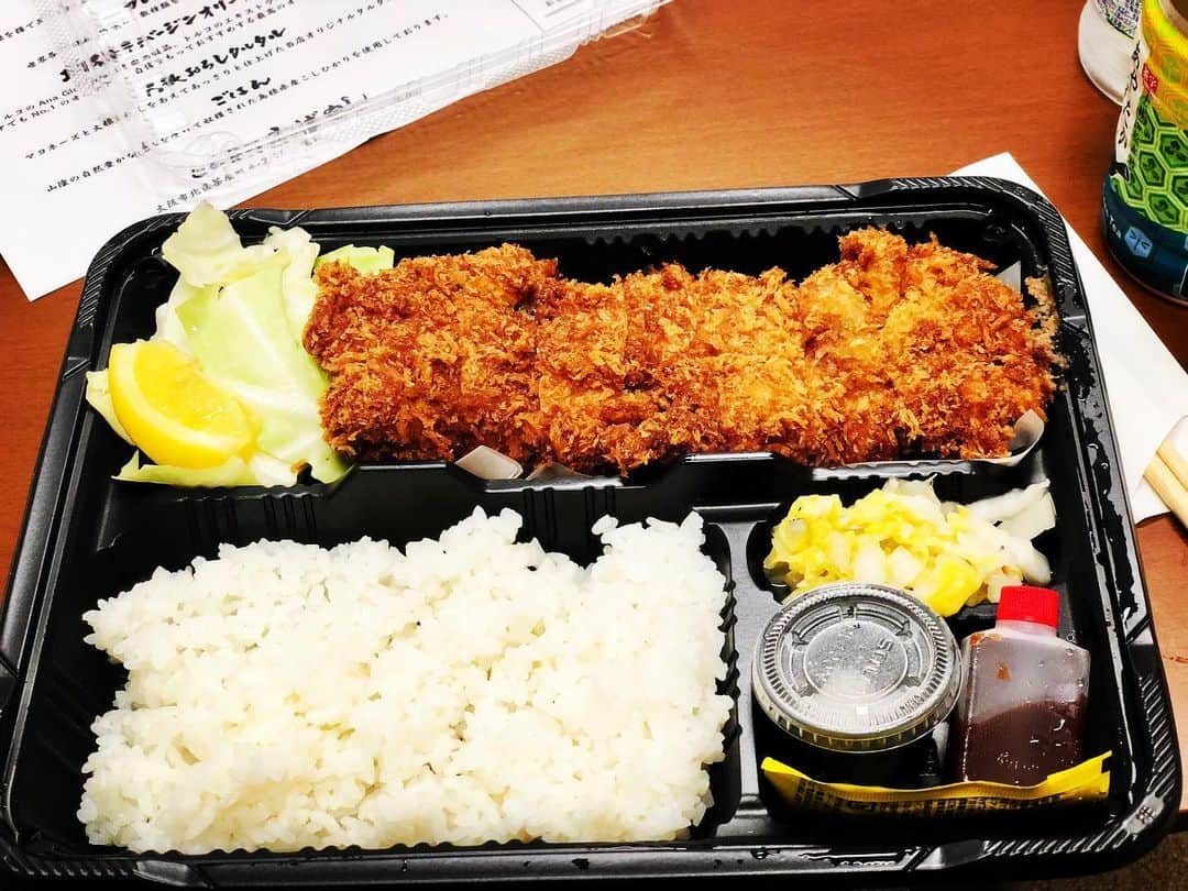 名越康文さんのインスタグラム写真 - (名越康文Instagram)「#小ばやしのとんかつ  #辺境ラジオ　の #お弁当。 めちゃ旨いけど、ご飯は半分残しました。ダイエット期間。」6月2日 19時16分 - nakoshiyasufumi