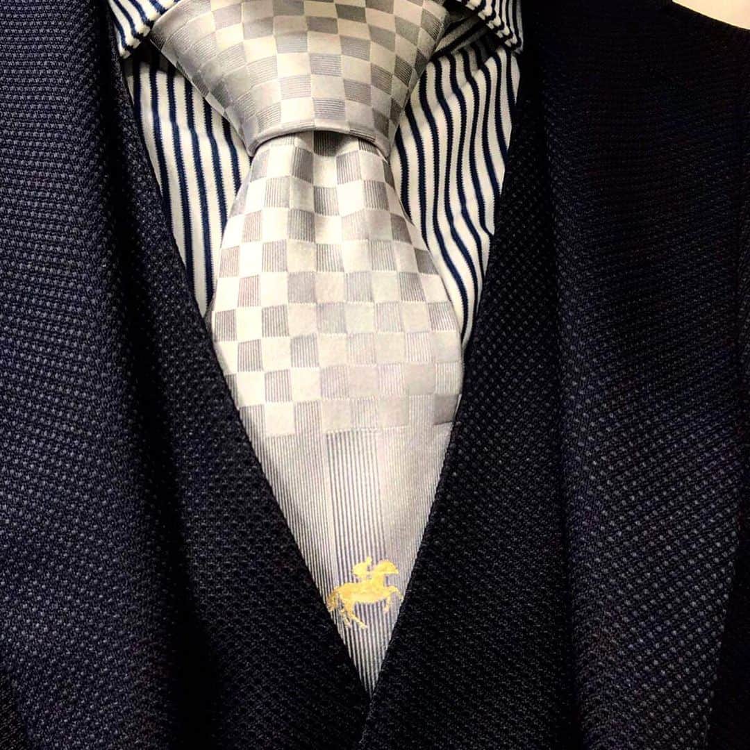 のインスタグラム：「#第87回日本ダービー 、衝撃的な#コントレイル の強さでした！！ ・ ・ あの強さで「まだ遊んで走っている」とは… 福永騎手の言葉通り、底が見えません！ ・ ・ #麒麟川島 さんのプレゼント馬券も見事に成功しました！！ ・ ・  #日本ダービー #無敗の二冠馬  #牡馬牝馬ともに #歴史的な年 #競馬 #競馬beat ・ #ダービータイ  #オシャレなワンポイント ・ #関西テレビ #カンテレ #アナウンサー ・ ※一枚目と二枚目の写真を入れ替えられないものかと試行錯誤していた所、消失してしまいました… いいねやコメントを下さった皆様、誠にありがとうございました！！」