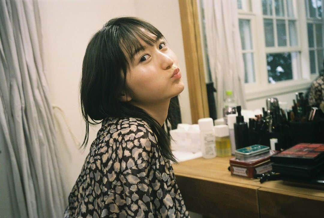 大島涼花のインスタグラム：「🐥🐥🐥 #週刊プレイボーイ #週プレ #お腹空いたね」