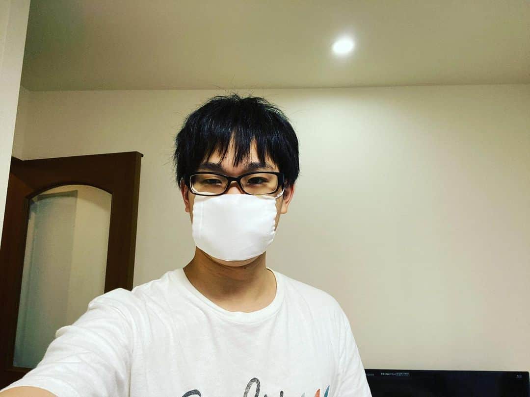 のインスタグラム：「安倍口罩😷有啲細。 アベノマスク #日本 #口罩 #日本疫情」