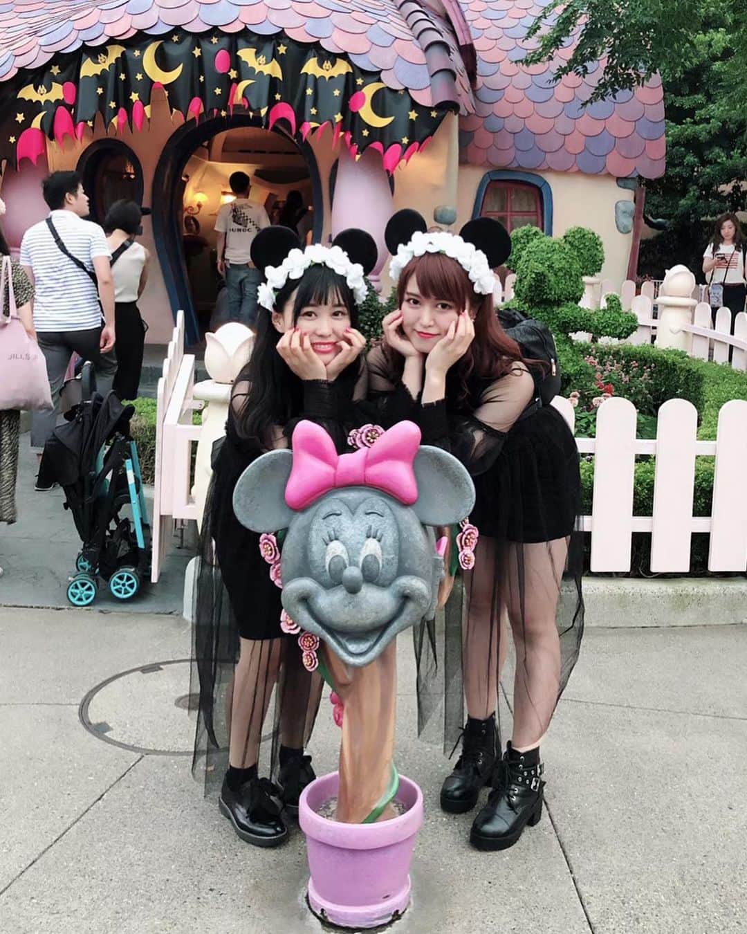 入江綾乃のインスタグラム：「. . . . #あやのど ⑦ かわいいだろ . . . #Disney #ディズニー #Disneyland #ディズニーランド #双子コーデ #声優 #俳優 #アクトレスガールズ #カメラ #撮影モデル #被写体 #ファインダー越しの私の世界 #ファッション #お洒落さんと繋がりたい #写真撮ってる人と繋がりたい #love #instagood #photooftheday #fashion #beauty #happy #cute #selfie #follow #camera #photography #photo #prowrestling #instalike」