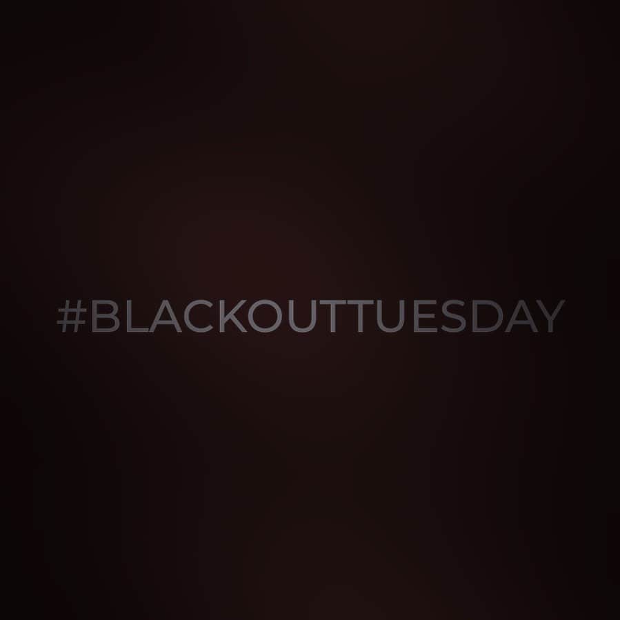 アズニさんのインスタグラム写真 - (アズニInstagram)「We all deserve to breathe... #BlackOutTuesday  Standing in solidarity with #TheShowMustBePaused movement. #blacklivesmatter #blacklivesmatter✊🏾 #blackoutday2020」6月2日 20時29分 - azunilondon