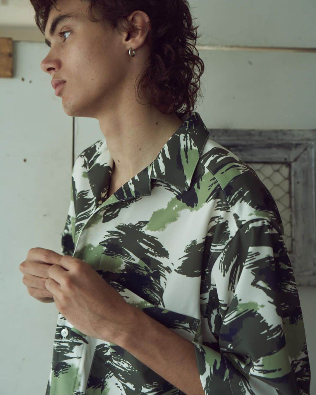 ウィザードのインスタグラム：「2020 SPRING SUMMER COLLECTION ”New Dawn Fades”  OFFICIAL WEB  STORE  https://wizzard.stores.jp/  #wizzard_fac #wizzard #fashion #tokyofashion  #streetfashion  #fashionphoto  #streetwearbrand  #streetwearaddicted #20ss #designersbrand #domesticbrand #2020ss」