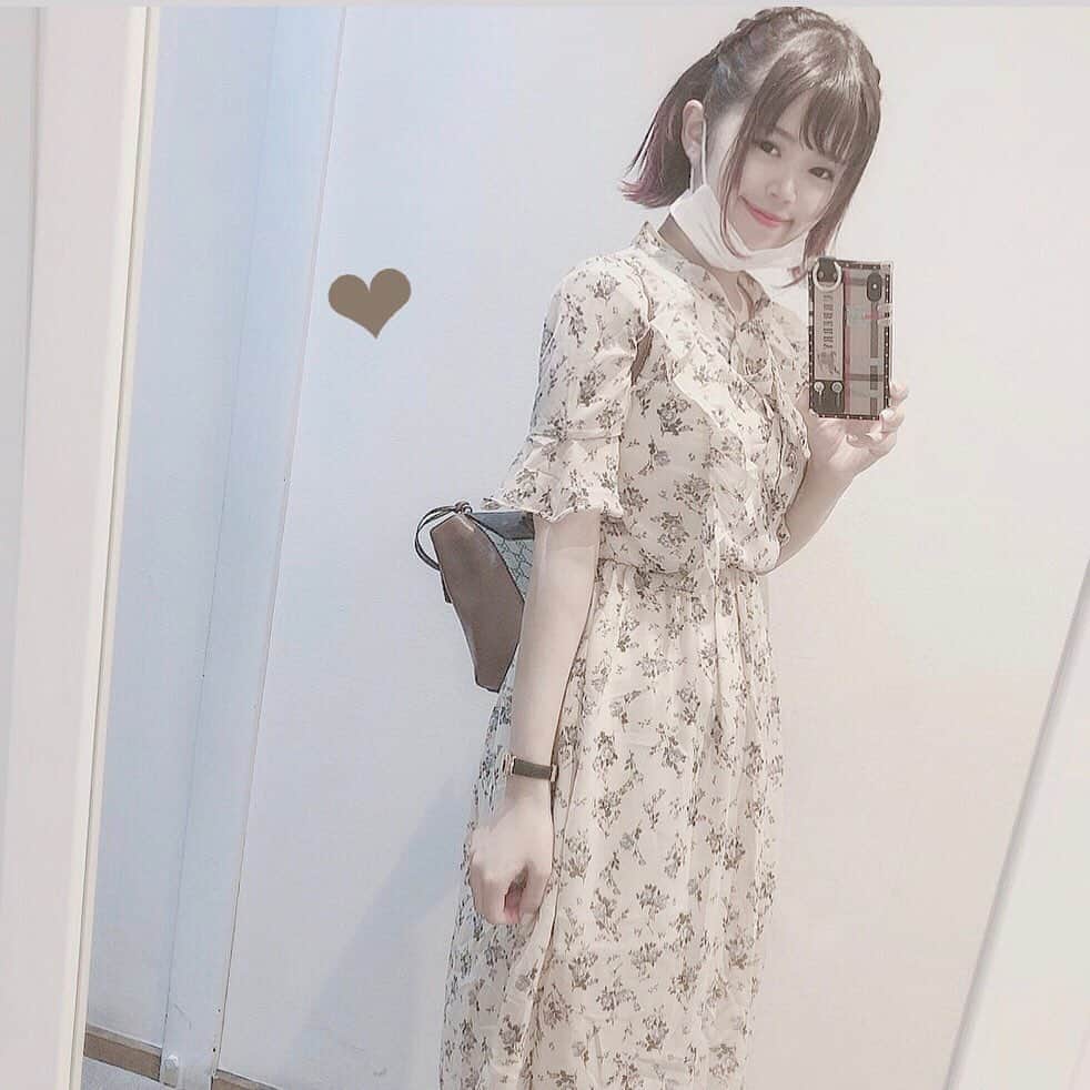 のインスタグラム：「﻿ ﻿ ﻿ 新しいワンピ調達❤︎﻿ やっぱりベージュって可愛いね💕🐰﻿ ﻿ ﻿ ﻿ #ワンピース﻿ #ワンピコーデ﻿ #ootd﻿ #ボブ﻿ #ボブアレンジ」