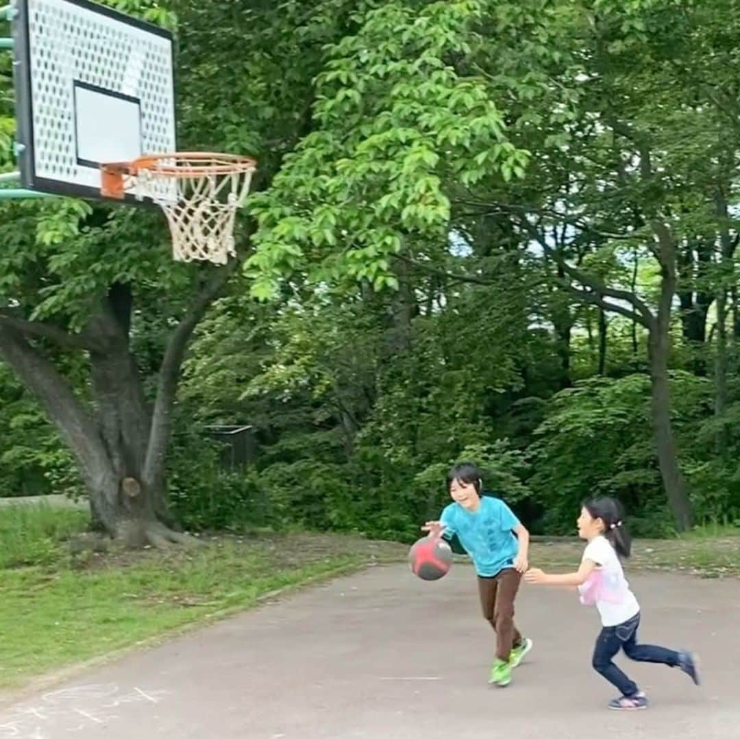 Kids Of Ninjaのインスタグラム：「公園でバスケの練習をしました✨ そうちゃんだいぶシュート上手くなってきました🏀 動画はプロフのリンクから！」