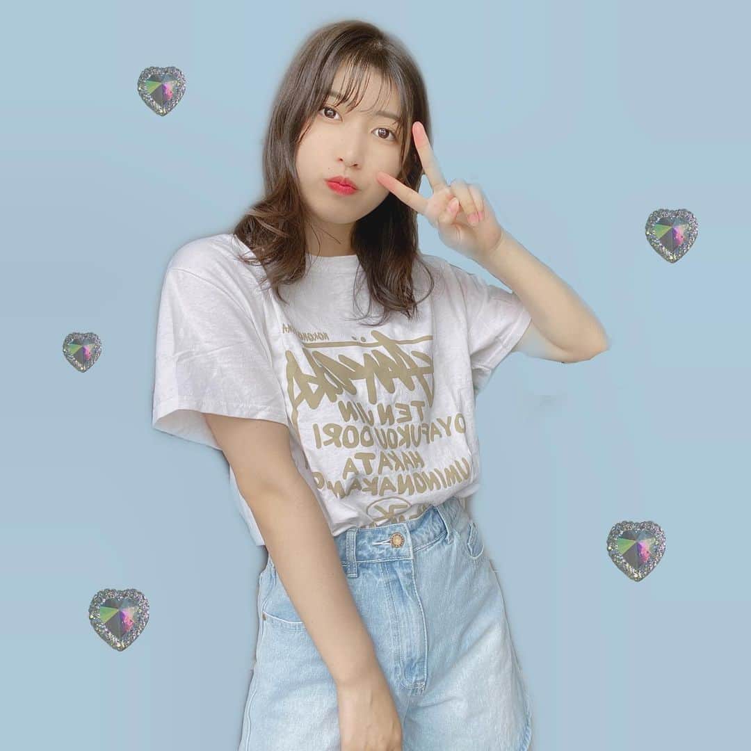 吉田華恋のインスタグラム：「オシャTとみせかけて 福岡のTシャツです🐟🍥 #天神 #親不孝通り #博多 #海の中道」