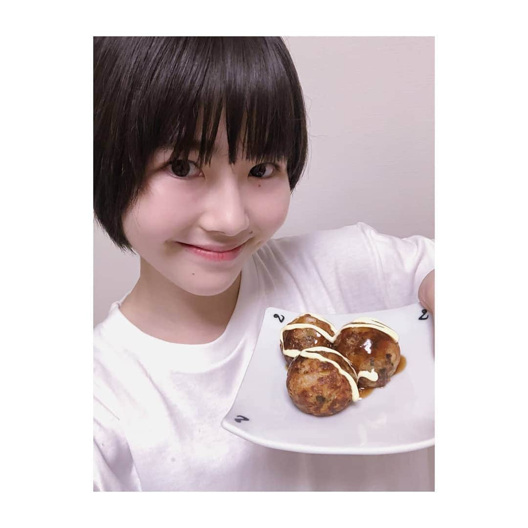 田中咲帆さんのインスタグラム写真 - (田中咲帆Instagram)「昨日のSHOWROOMの後にお父さんがたこ焼きを綺麗に焼いてくれました✨  手の出演:妹👧🏻 心も身体もるんるんラジオアップされました☺️ あいりがゲストに来てくれましたО'̑〇̮'̑О  是非是非見てみてください😘  #るんるんラジオ #るんるん」6月2日 20時51分 - saho_crownpop