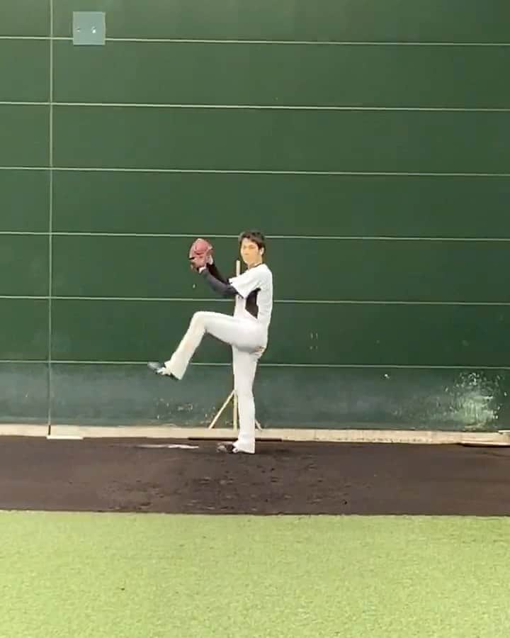 武田翔太のインスタグラム：「確認作業🤔 立ち投げの球をそのままストライクゾーンに同じ感覚で投げれる様になるのが理想🔥 #高めの抜け球最強説#武田翔太#理想」