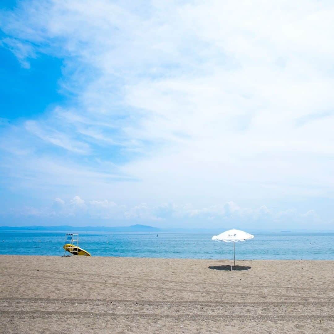 【公式】オーシャンリゾートホテル マホロバ・マインズ三浦さんのインスタグラム写真 - (【公式】オーシャンリゾートホテル マホロバ・マインズ三浦Instagram)「三浦海岸海水浴場は今夏の開設中止が決定しました😢 残念ですが海水浴は来年の楽しみにとっておくということで、今は写真で海水浴気分を楽しみましょう！  #海 #旅遊 #青の世界 #旅行気分 #ダレカニミセタイケシキ #水平線 #絶景ポイント #おうちで旅体験 #海好きな人と繋がりたい #海水浴 #雲が好き #海のある生活 #rakutentravel #海のある暮らし #igで繋がる海 #みさきまぐろきっぷ #夏休み旅行計画 #田舎暮らし #三浦海岸 #三浦半島いいところ🙌 #移住 #三浦 #三浦市 #マホロバマインズ #maholovaminds #マホロバケーション #神奈川観光 #三浦半島 #マホロバ #マホロバマインズ三浦」6月2日 21時00分 - maholova_minds_miura