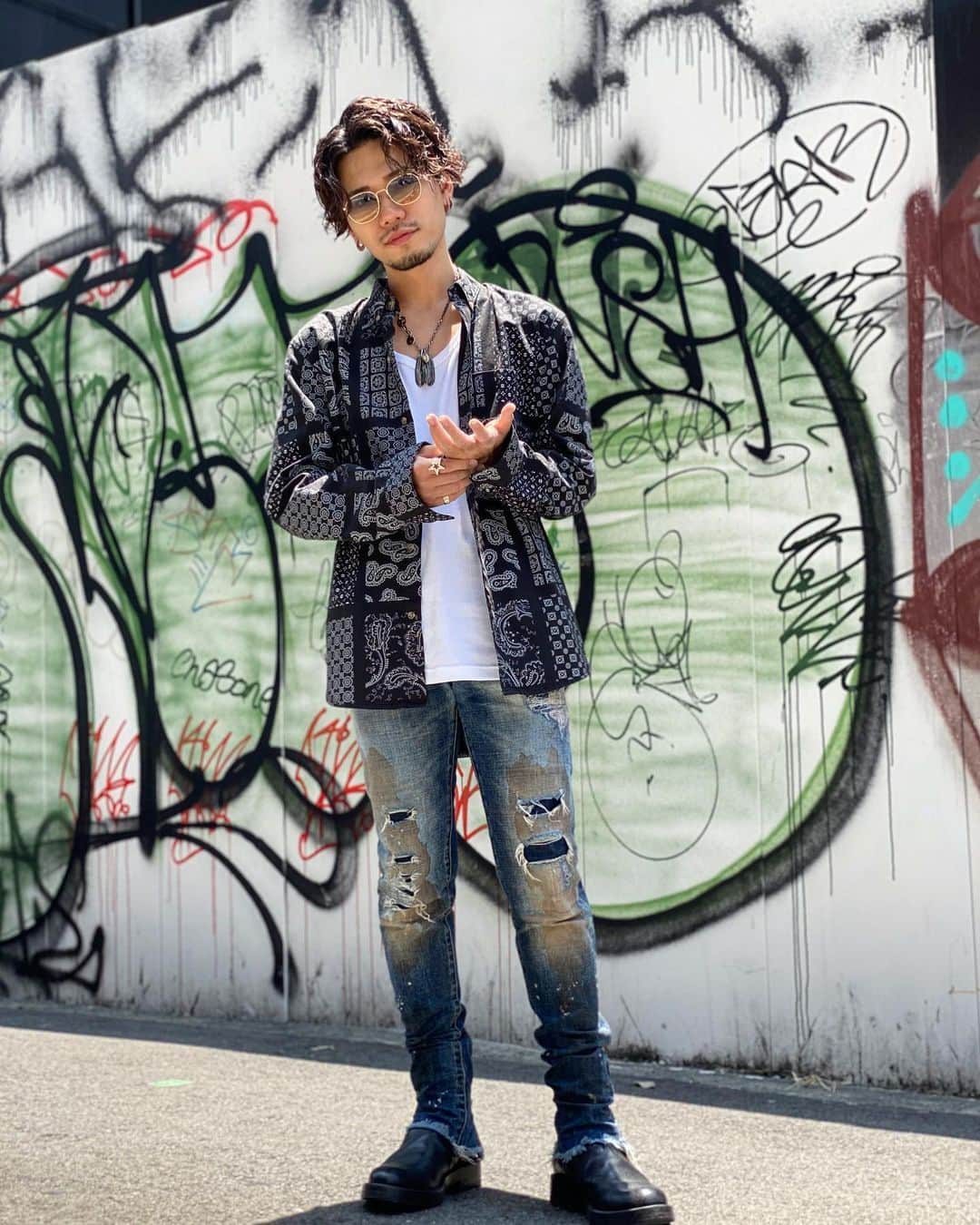 のインスタグラム：「. 6月もよろしくお願い致します✂️😎🔥 . ⚫️⚫️ #OOTD ⚫️⚫️ . shirt : #supreme20ss  silver : #goros . #OCEANTOKYOWEST #オーシャントーキョーウエスト #出井直助」