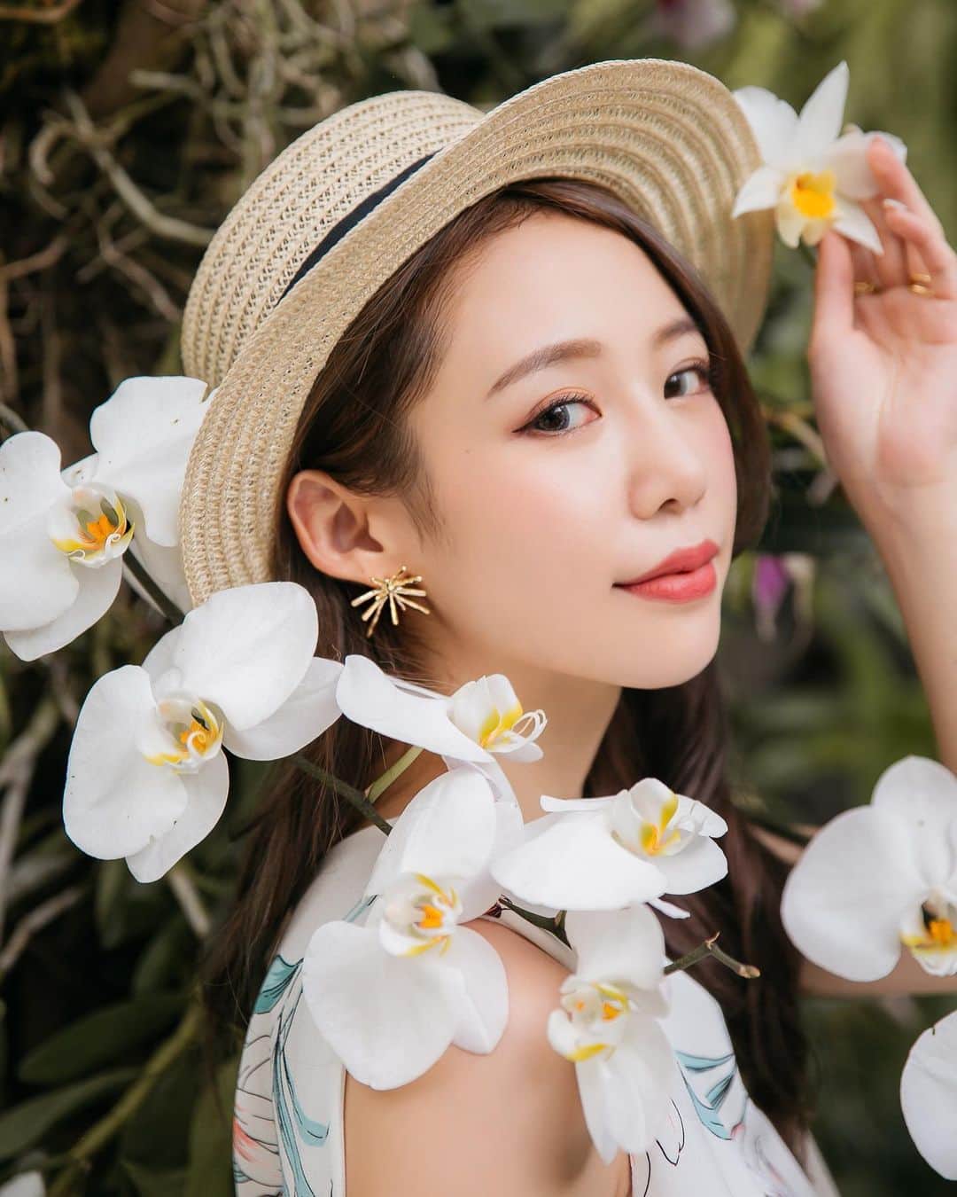 紀卜心さんのインスタグラム写真 - (紀卜心Instagram)「有時出門太匆忙會忘記帶飾品 簡直要我崩潰😭😭😭﻿ 拍照或穿搭沒有耳環就會覺得少了什麼﻿ 就像吃玉米片少了牛奶﻿ 吃燒餅少了豆漿!!!﻿ 你們懂嗎???!!!!﻿ 於是我想到一個好主意💡因為出門一定不會忘記揹包包嘛～只要在我每個包裡都分別放一兩副耳環就不怕忘記帶或沒得替換了🤣🤣﻿ ﻿ 一口氣補貨了很多百搭又有質感的飾品們 @lionmango_tw  #lionmango #LMGOlife」6月2日 21時21分 - eatzzz7