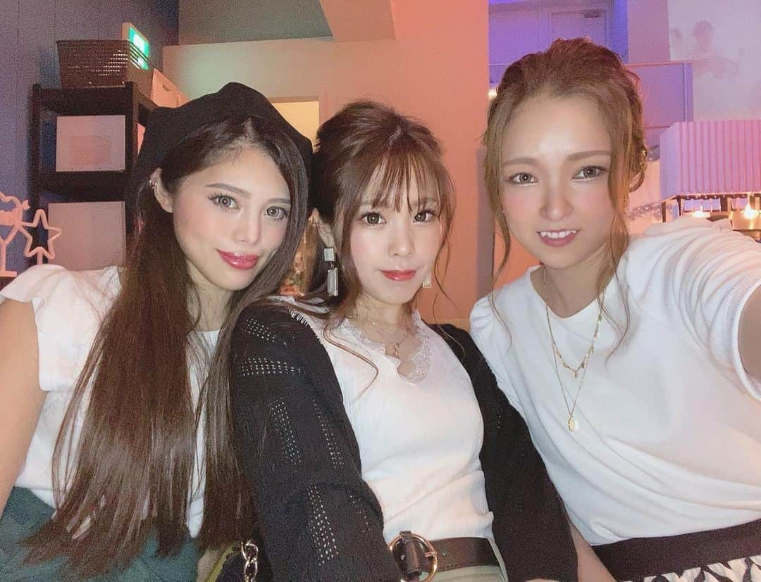 Airiさんのインスタグラム写真 - (AiriInstagram)「. 昨日は久々おティナとかえちゃんに 会いましたーー🥰 3人で集まろうって半年以上前から ゆっててやっと実現した🤣 皆大人コーディネートだった🤘笑 いいリフレッシュでした💖 . .  #dance#followme#ダンス#japan#osaka#fashion#smile#make#大阪#関西#AAA#いいね#シースルーバング#ベビーシッター#美容#女子会」6月2日 21時42分 - airi_f0924