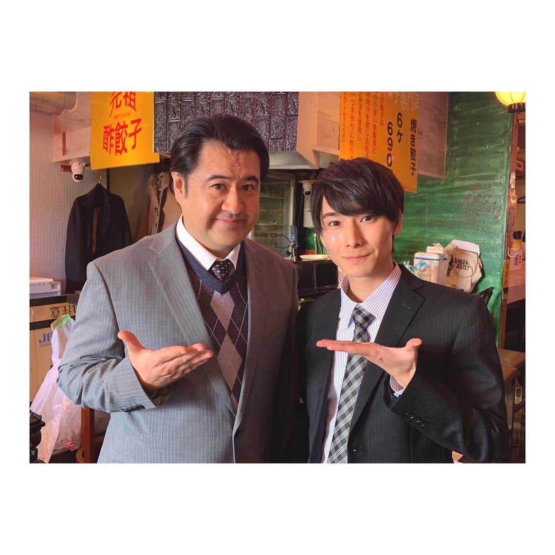 朝田淳弥のインスタグラム：「. 実は #小手伸也 さんと2ショットも撮っていただきました！  星5つの男性になれるように頑張りますね！(笑)  #フジテレビ #スカッとジャパン」