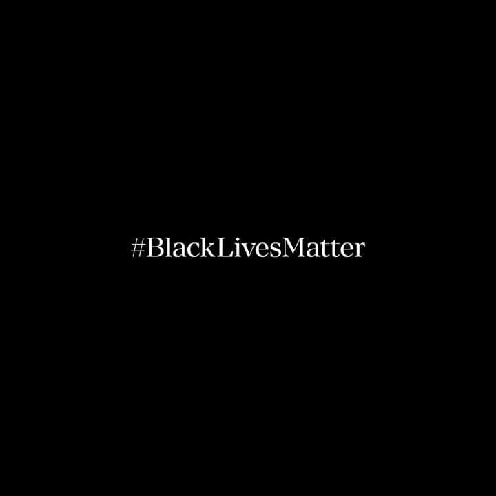 フェルナンジーニョのインスタグラム：「#blacklivesmatter #blackouttuesday」