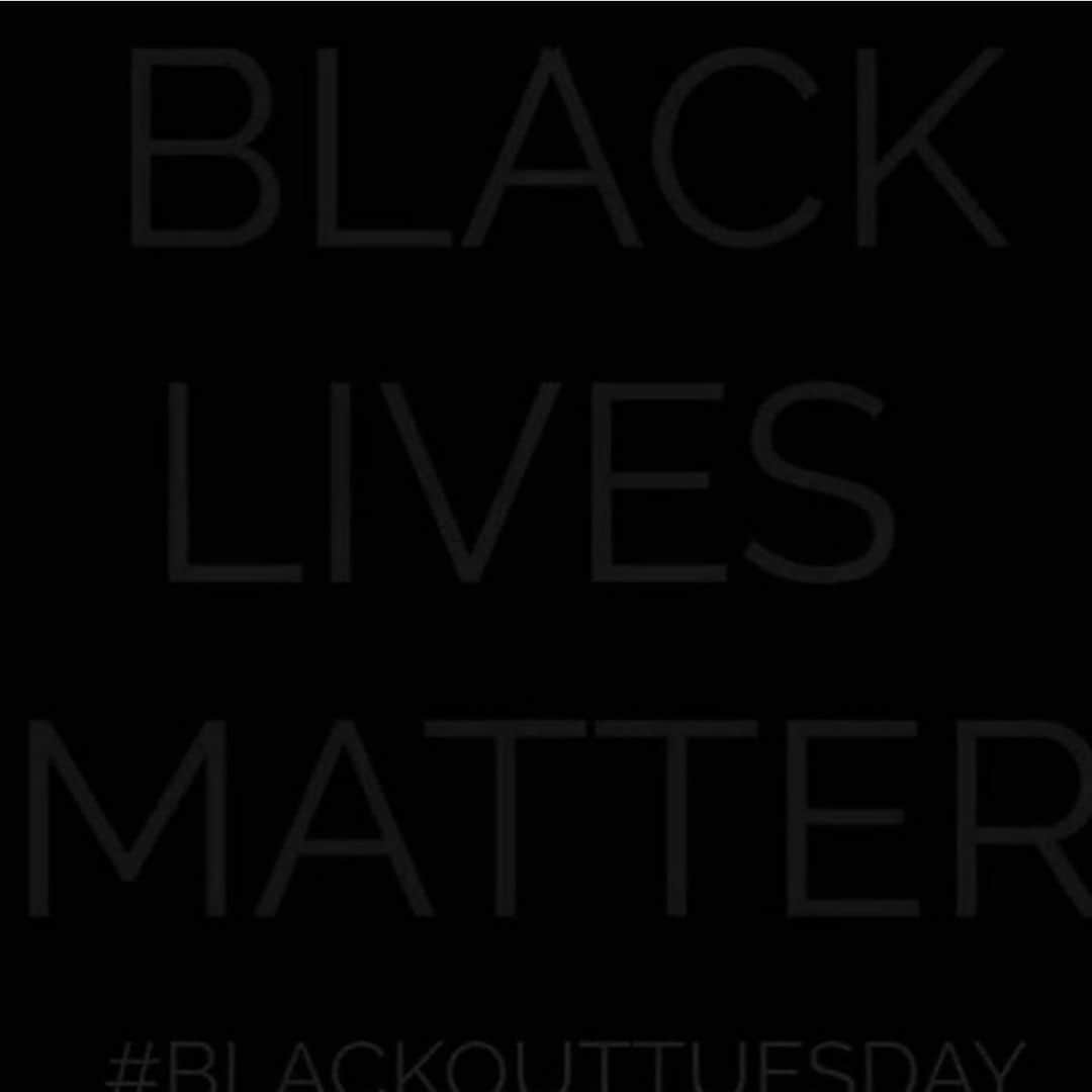 ネネ・リークスのインスタグラム：「Black Out! Black Lives Matter! #thepowerofthepeople #blackouttuesday」