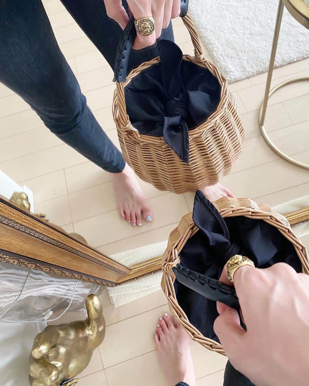 石井亜美さんのインスタグラム写真 石井亜美instagram かごバッグが大好き こちらは最近購入したag By Aquagirl のbag コロンとした丸いフォルムで 意外と物もよく入る ブラックが効いているので程よい辛口感も Forsure Official で