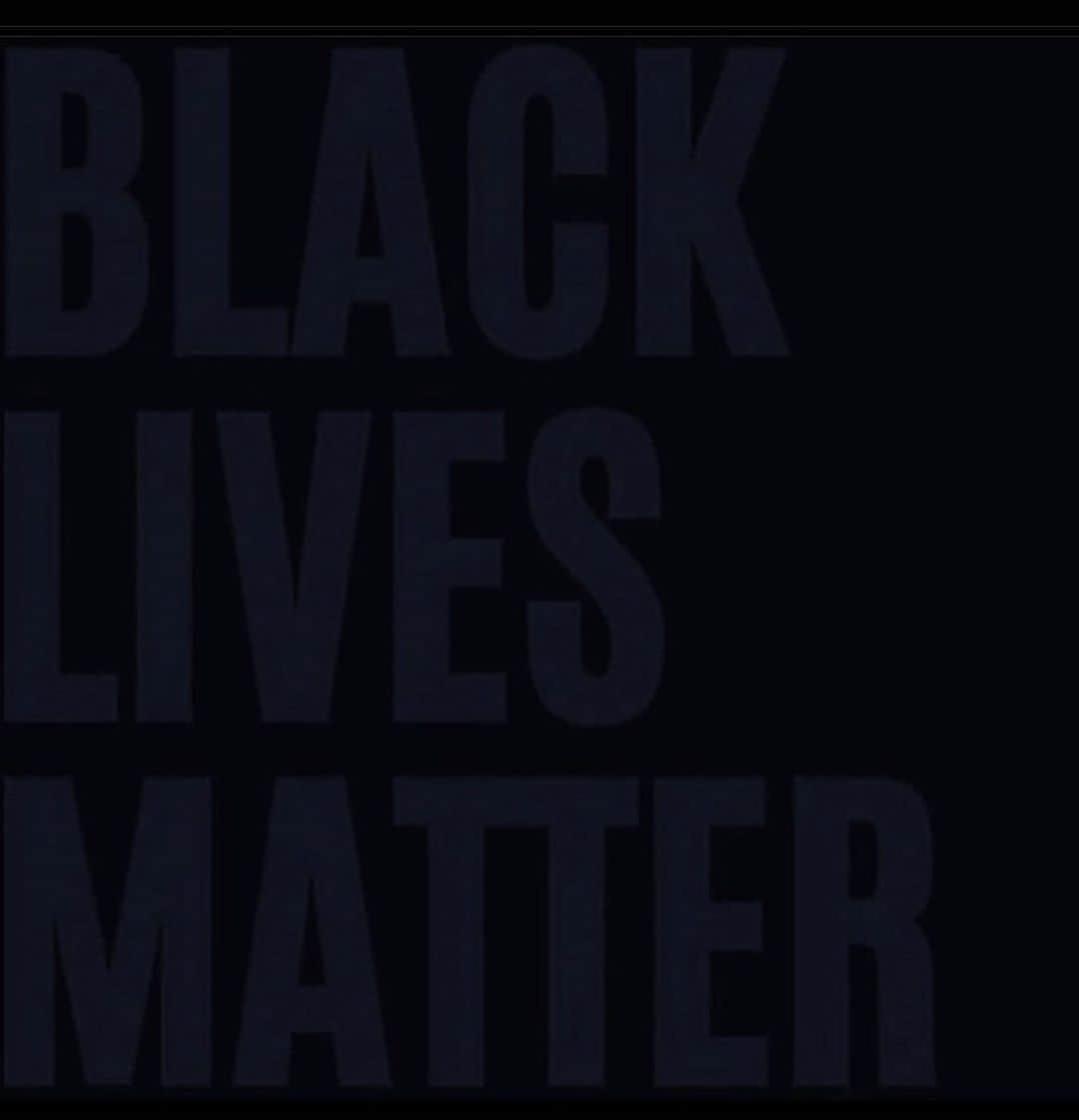 ケレチ・イヘアナチョのインスタグラム：「#blacklivesmatter #blackouttuesday 🖤🖤」