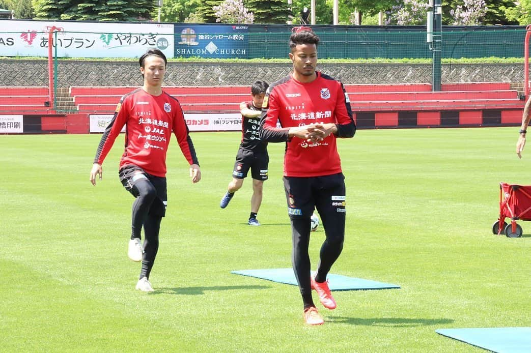 荒野拓馬のインスタグラム：「全体練習が開始して2日目。 やっぱりサッカーって楽しい⚽️ #北海道コンサドーレ札幌 #コンサドーレ札幌 #コンサ #サッカー #soccer #football #楽しい #試合が楽しみだ #全感」