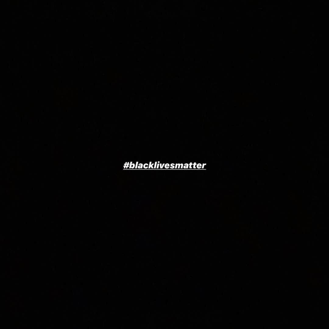 山中海輝のインスタグラム：「いまに始まったことじゃないのは知ってる。ずっと差別のことは考えてきた。  この投稿をみんながしてるから僕もやってるわけじゃなくて、ただただ自分が感じたままに何か自分にできることはないのか？と動いているだけ。  @elleyeboah さんの投稿ぜひみてください。ストーリーにもアップしています。  こういう投稿を見なくなったら終わりとかそんなんじゃなくて、決して自分達はこの事を忘れてはいけない。僕たちが常に心に持っておかないといけないことだと思います。  自分も募金と署名をして、 @life_share_salon のステッカーの売り上げからも @blklivesmatter へ募金しました。  法律を変えないといけないのではなくて僕たち人が変わらないといけない。  2度とあんな動画は見たくない。  #Blacklivesmatter」