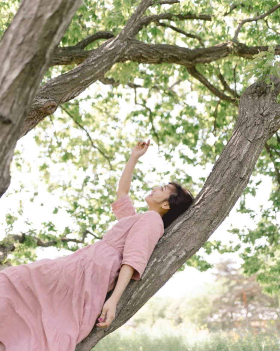 尾形穂菜美のインスタグラム：「🌿🌷」