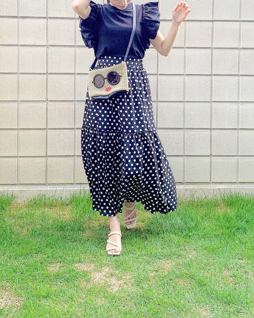 Okada Reinaさんのインスタグラム写真 - (Okada ReinaInstagram)「@trefleplus のドットスカート❣️ だんだん気温が高くなって初夏だなーって感じがしますね✨  ドットスカートは丈も長めになっていて二段のギャザーで風になびく感じがお気に入りです🥰✨ 今はカットソーと合わせて秋まで使えそうです💓  Skirt @trefleplus  #ootd #outfit #fashion #fashionlover #大人カジュアル#ママコーデ #ママファッション #今日のコーデ #コーディネート#ドットスカート #トレフルプラスワン #ブラックコーデ」6月2日 22時13分 - okarei26