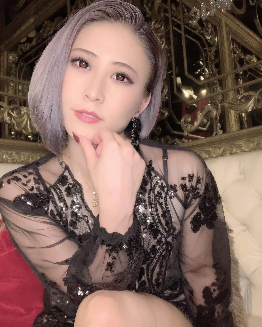 のインスタグラム：「. 事件が起きました。 . でも私は元気なので 心配しないでね💋 . 明日はKumist Liveするね！ . . .」