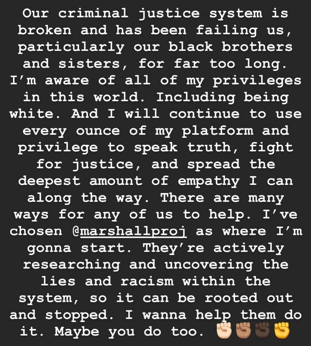 ザッカリー・リーヴァイさんのインスタグラム写真 - (ザッカリー・リーヴァイInstagram)「Black life matters. Period. .  Link to @marshallproj in my bio. Please donate if you can. 🙏」6月3日 8時00分 - zacharylevi