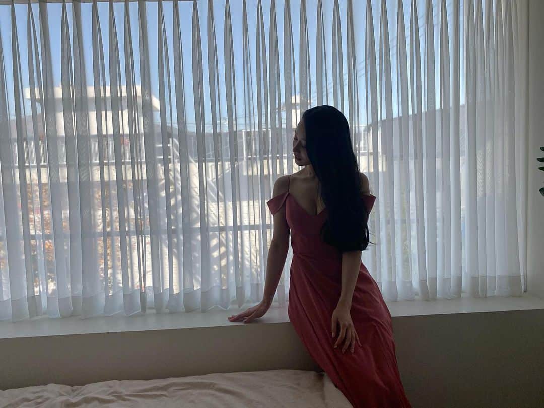 ムン・イェウォンのインスタグラム：「📸 @kimwjddbs 보구싶은 김정윤님과 채광맛집 #아멜리스튜디오🌞」