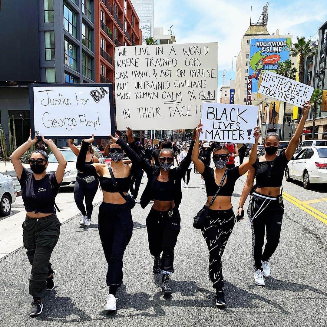 リアン Vのインスタグラム：「STRONGER TOGETHER!  NO JUSTICE NO PEACE! ✊🏻✊🏼✊🏽✊🏾✊🏿 #protest #vote」